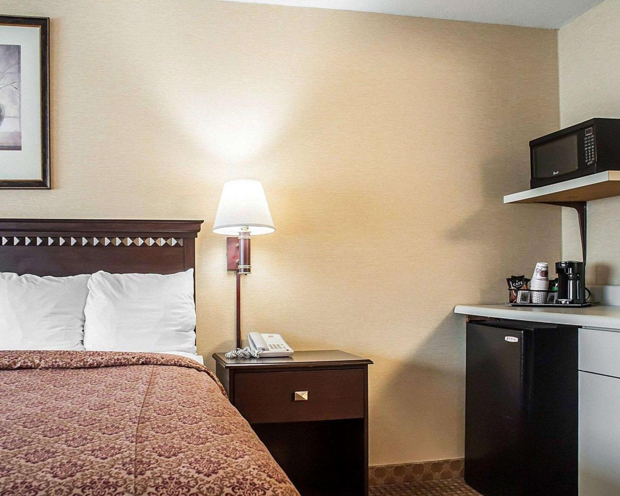 Econo Lodge Elmira-Corning Fisherville Eksteriør billede